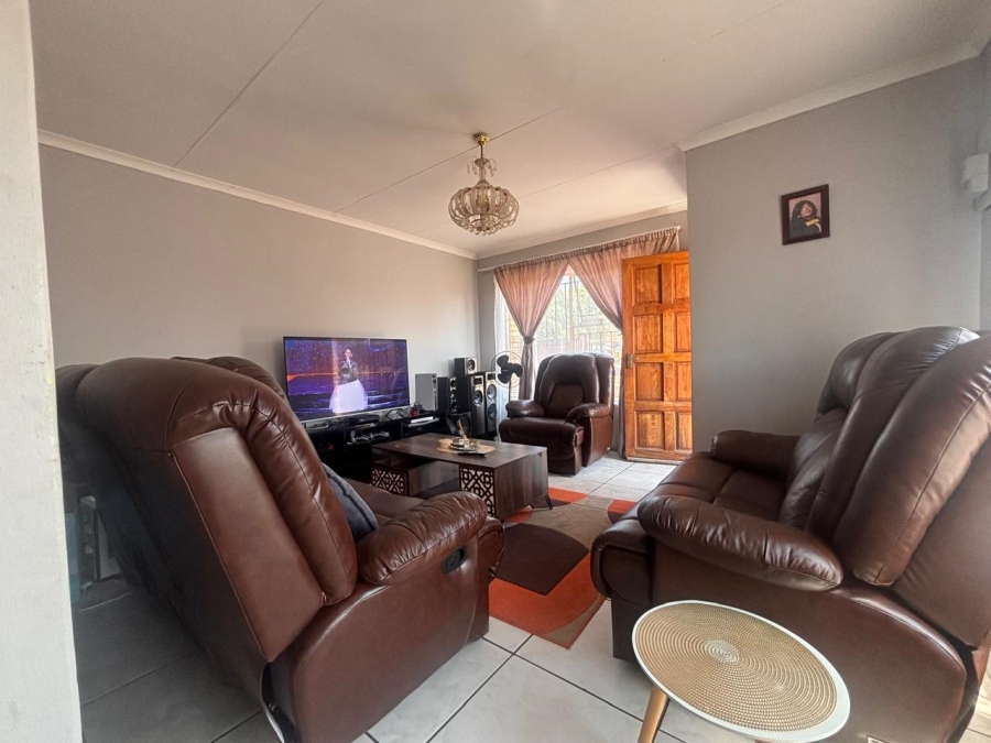 To Let 3 Bedroom Property for Rent in Mandela View Free State
